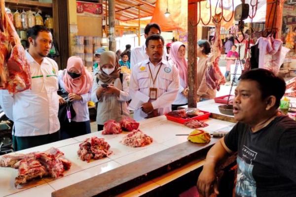 Kementan Tinjau Pasar Kepuh Kuningan, Terpantau Harga Komoditas Pangan Alami Penurunan.