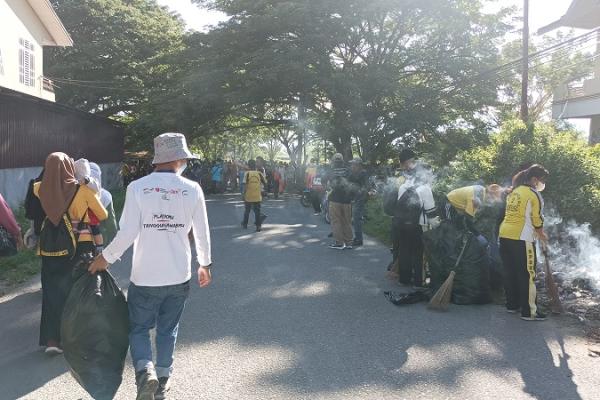 Salah satu yang cukup menarik perhatian adanya penukaran sampah plastik dengan es krim