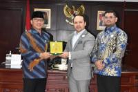 Raih Penghargaan dari GCI, Yandri: Menyelamatkan Lingkungan sama dengan Menyelamatkan Jiwa Kita Sendiri