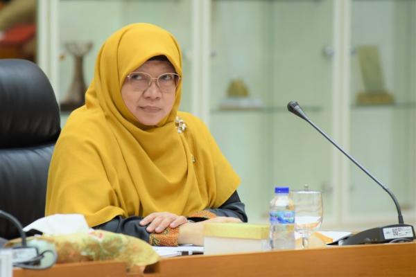 Prihatin sekali keluarga pejabat pamer harta di tengah kondisi ekonomi sulit melukai rasa keadilan masyarakat. Mudah-mudahan ada langkah tegas dan evaluasi dari Bu Menteri (Sri Mulyani), sehingga tidak berdampak terhadap Wajib Pajak dalam membayar pajak.