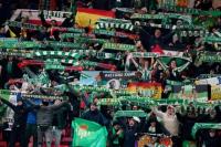 Barbar! Fans Betis Lempar Sosis dan Koin ke Penonton Difabel