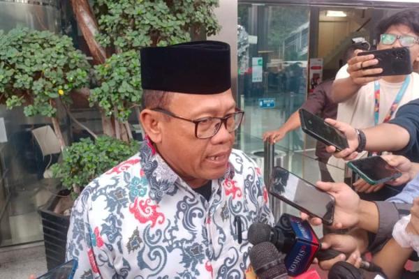 Sugeng juga meminta Bareskrim Polri untuk menghentikan laporan pencemaran nama baik yang dilaporkan oleh Aspri Wamenkumham