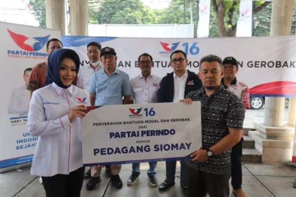 Dyah juga sudah mempersiapkan diri dalam menghadapi pemilu mendatang. Salah satunya program yang akan dibawa, yakni bagaimana upaya mensejahterakan dan membantu masyarakat. Salah satunya dengan memberikan bantuan gerobak gratis untuk warga dan bantuan modal yang dilakukan belum lama ini.