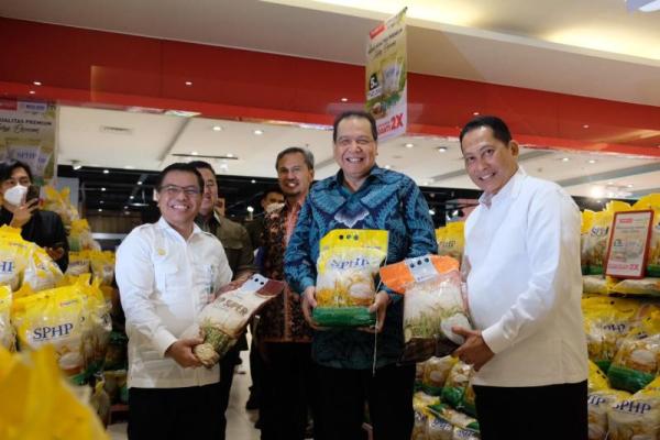 Bulog merealisasikan instruksi Presiden terkait ketersediaan beras murah bagi masyarakat khususnya menjelang bulan Ramadhan ini.