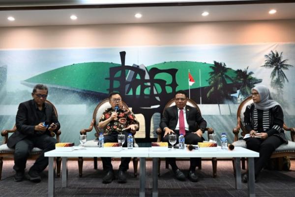 Anggota Komisi VI DPR RI Darmadi Durianto menyampaikan bahwa Undang-Undang Perlindungan Konsumen yang merupakan UU No. 8 Tahun 1999 imemiliki substansi yang bermasalah.