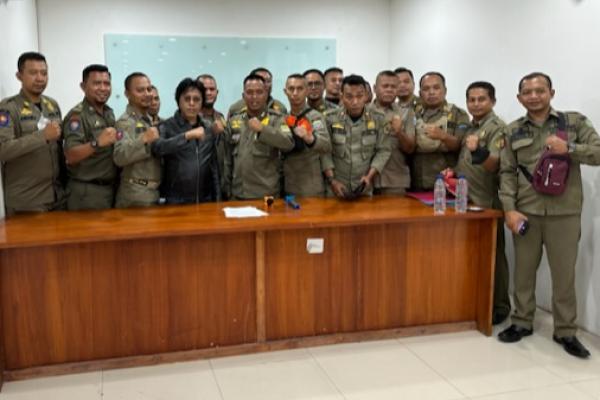 Kita sebagai Pena 98 akan berjuang sekeras-kerasnya. Saya sudah komunikasikan ke teman-teman Komisi II. Pada pimpinannya Bang Junimart (Junimart Girsang). Menpan RB, Deputi V KSP.