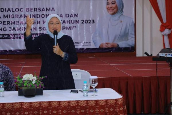 Kunker di Kuala Lumpur, Menaker Terima Aspirasi PMI dan Sosialisasikan Permenaker 4/2023