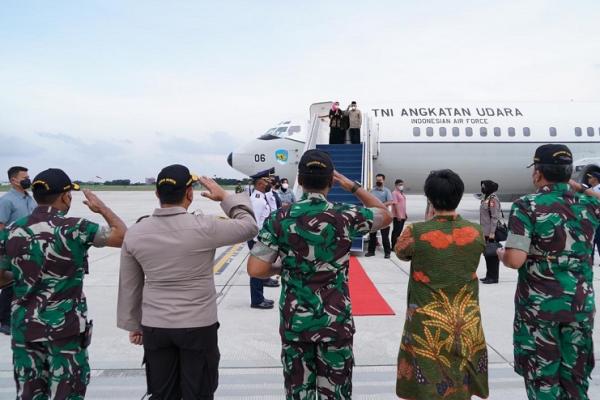 Wapres akan menghadiri acara peringatan Hari Desa Asri Nusantara di Lapangan Bola Desa Makmur Kecamatan Pangkalan Kerinci, Kabupaten Pelalawan