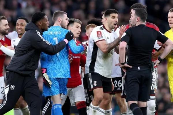 Diusir gegara Dorong Wasit, Mitrovic Dinasihati Pelatih