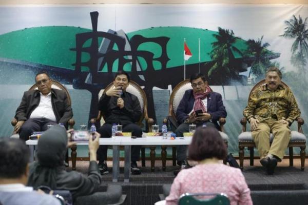 Komisi III DPR RI mendorong advokat untuk menjaga integritas. Harkat dan martabat advokat akan hancur apabila ada advokat yang tak berintegritas.