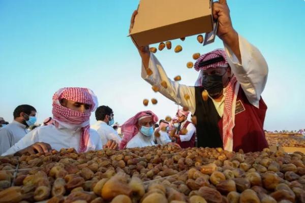 Agar tidak merasa lesu, penting untuk mengonsumsi makanan padat nutrisi yang memberikan energi berkelanjutan dan mencegah dehidrasi.