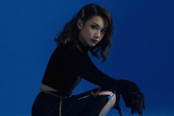 Buat kamu yang memiliki hubungan tanpa status, single Angie Zelene berjudul