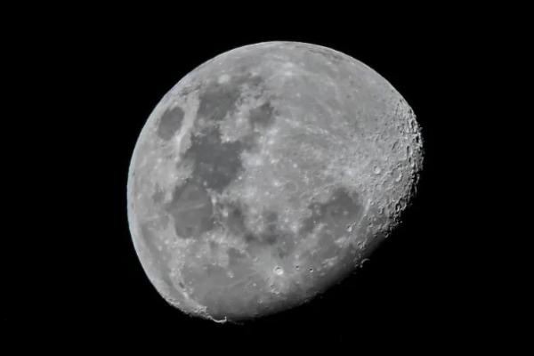 Ilmuwan Temukan Air di Bulan