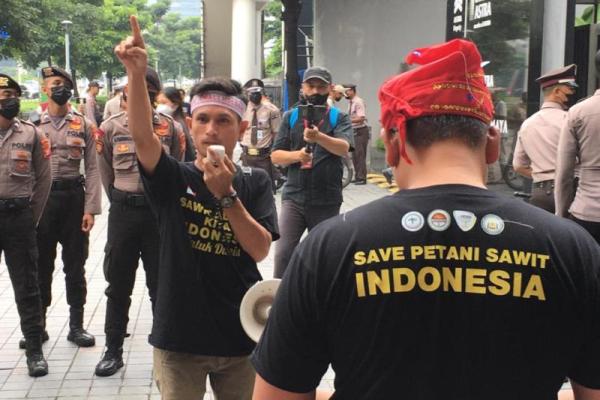Protes UU Deforestasi, Para Petani Sawit Ontrog Kantor Dubes Uni Eropa di Jakarta