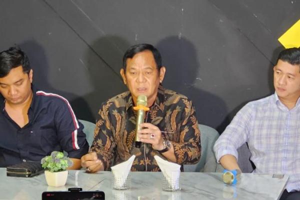 Ricky mengeklaim, Direktur PT CLM Helmut Hermawan justru yang meminta dan memaksa Eddy Hiariej untuk bergabung dan menjadi Komisaris di Perusahaannya.