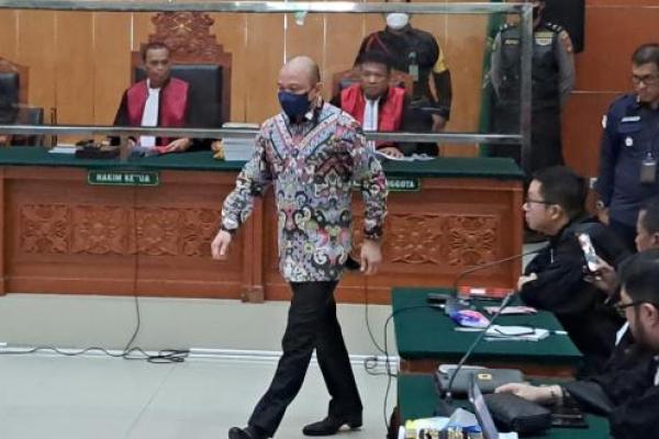 Mantan Kapolda Sumatera Barat Irjen Pol Teddy Minahasa dituntut hukuman mati. 