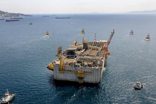 Pemerintah harus tegas kepada Shell, perusahaan energi Belanda, terkait nasib Blok Migas Masela di Maluku. Jangan mau dipermainkan oleh perusahaan ini, sehingga operasional blok migas ini tersandera dan molor terus.