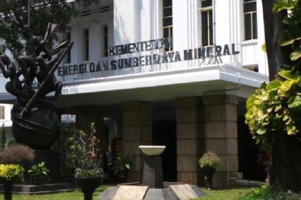 Bahlil Lantik Ahmad Erani Sebagai Sekjen ESDM