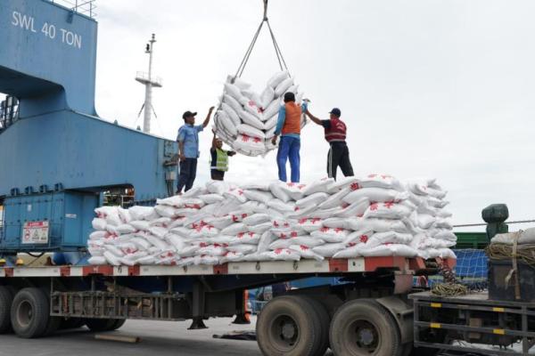 Pengadaan gula dilakukan untuk memenuhi kebutuhan masyarakat yang biasanya mengalami peningkatan permintaan pada momentum HBKN, sementara musim giling tebu baru akan mulai sekitar Mei.