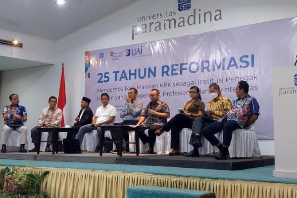Presiden Jokowi telah tercatat sebagai presiden yang menyetujui perubahan UU KPK yang melemahkan KPK dalam pemberantasan Korupsi di Indonesia. 