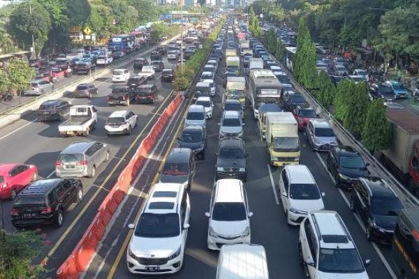 Usai weekend, pengendara diingatkan kembali besok kebijakan ganjil genap kembali diberlakukan di 26 titik di Jakarta