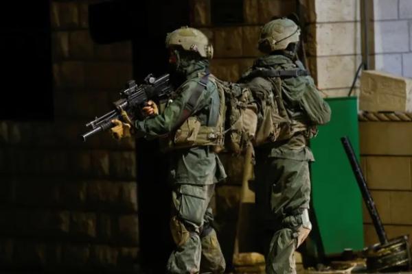 Tentara mengatakan para penyerang menyerang di persimpangan Hamra, di bagian utara lembah Yordan.