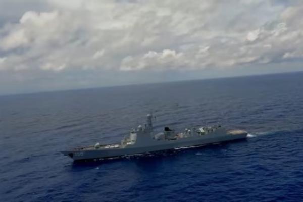 Kementerian Pertahanan Taiwan mengatakan pada Sabtu pihaknya mendeteksi tiga kapal perang dan 13 pesawat China di sekitar pulau itu.