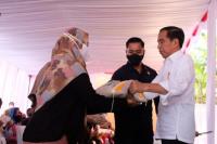 Presiden Jokowi Luncurkan Penyaluran CBP untuk Bantuan Pangan