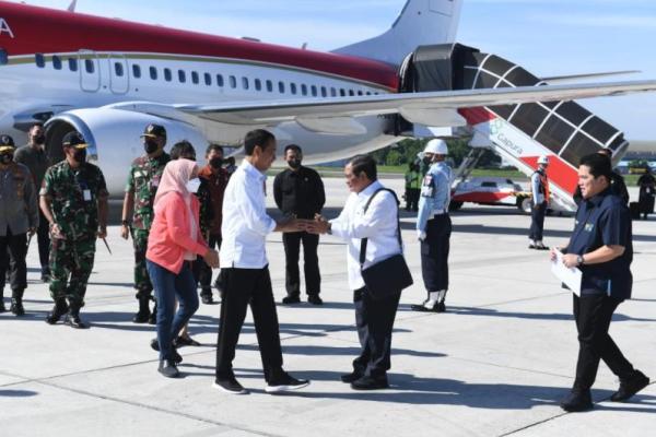 Jokowi kemudian melanjutkan perjalanan dengan menggunakan helikopter Super Puma TNI AU, dan akan mendarat di Pelabuhan Indah Kiat, Kota Cilegon, Provinsi Banten.