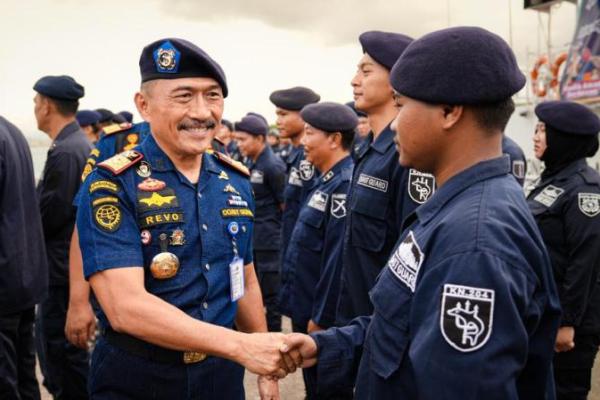 Apel pasukan pengamanan dipimpin oleh Direktur Kesatuan Penjagaan Laut dan Pantai Ditjen Hubla, Rivolindo dan didampingi oleh Kepala Pangkalan PLP Kelas I Tanjung Priok, Triono.