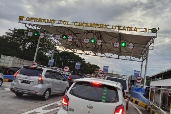 Yayasan Lembaga Konsumen Indonesia (YLKI) mendesak pemerintah dan Badan Usaha Jalan Tol (BUJT) menggratiskan biaya jalan tol