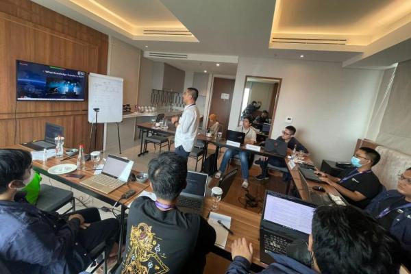 Program Talenta berfokus pada kerja sama dengan berbagai universitas untuk mengembangkan tenaga kerja teknologi cloud computing di Indonesia.