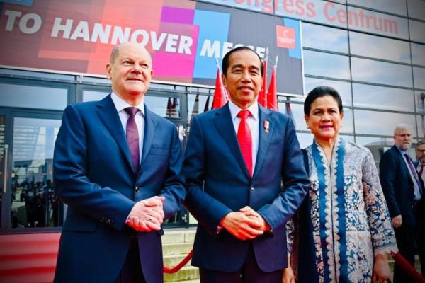Jokowi menyebut Paviliun Indonesia di Hannover Messe 2023 ini didesain khusus mengikuti bentuk dari kapal tradisional Indonesia yakni kapal pinisi.