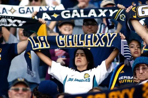 Protes Pemilik LA Galaxy, Fans Sewa Pesawat Khusus