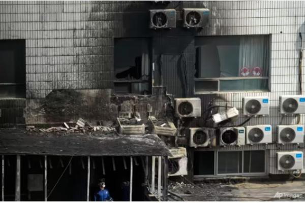 Kebakaran, yang terjadi pada Selasa (18/3) sore di Rumah Sakit Changfeng di ibu kota China, menewaskan sebagian besar pasien, dan melukai puluhan orang lainnya.