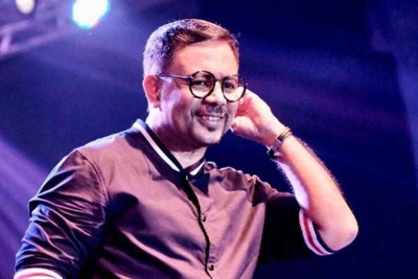 Yovie Widianto memberi kabar duka, sang vokalis Kahitna yang juga sahabatnya, Carlo Saba meninggal dunia.