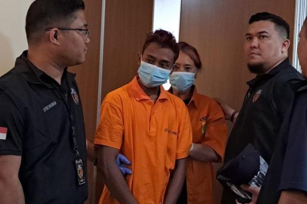 Aksi sadis dilakukan dua pelaku pembunuhan terhadap majikannya yang juga bos hotel di Jakarta Barat