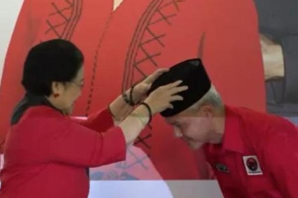 Ketum PDIP Megawati Soekarnoputri secara resmi menetapkan Ganjar Pranowo sebagai calon presiden (Capres) 2024 mendatang, di Istana Batutulis, Bogor, Jawa Barat.