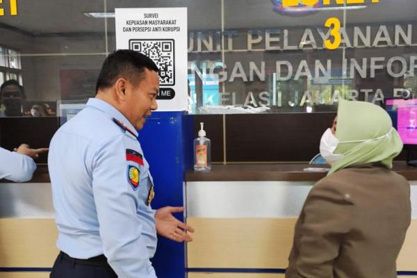 Cegah adanya pungli saat libur lebaran, Kepala Rutan Kelas I Jakarta Pusat pantau petugas rutan beri pelayanan