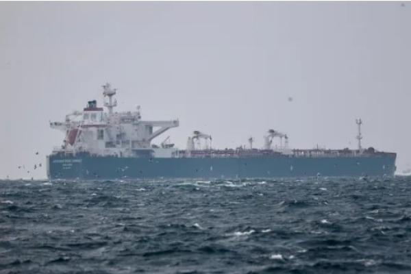 Perairan tempat kapal tujuan AS itu disita, dekat Selat Hormuz, merupakan titik sempit bagi setidaknya sepertiga dari minyak lintas laut dunia.
