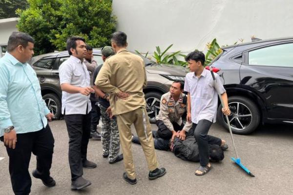 Kantor Pusat Majelis Ulama Indonesia (MUI) jadi sasaran penembakan. Pelaku tewas di tempat