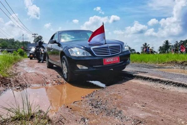 Ini Respons Sri Mulyani Terkait Jalan Rusak di Lampung