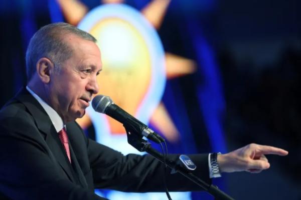  Erdogan memiliki 55 persen suara, dengan Kilicdaroglu sebesar 39 persen.
