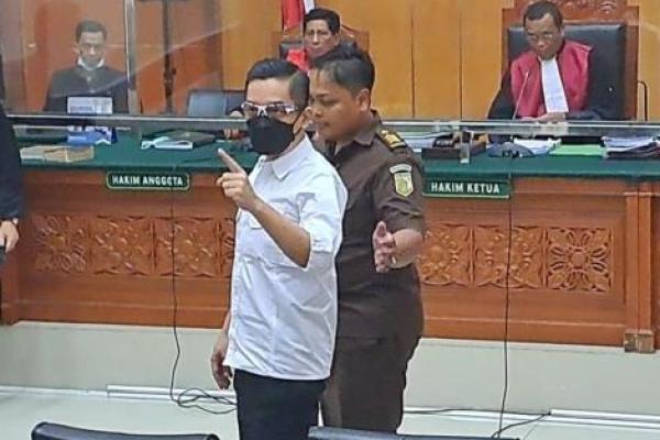 Terdakwa Dody diketahui divonis 17 tahun penjara dalam sidang vonis kasus penyalahgunaan narkoba yang juga menjerat Teddy Minahasa.