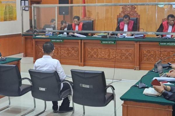 Terdakwa AKBP Dody Prawiranegara divonis 17 tahun kurungan oleh Majelis Hkaim PN Jakbar.