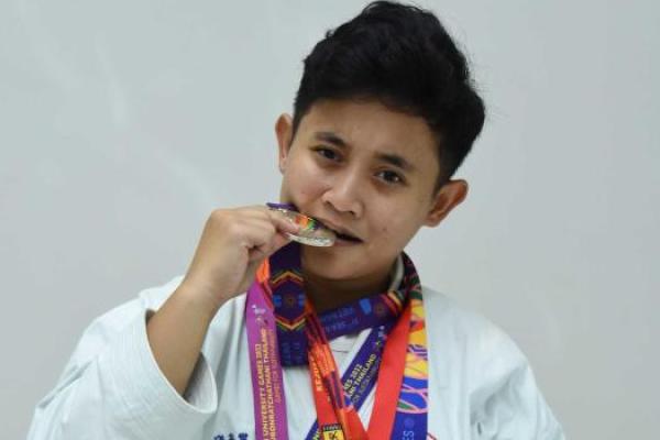 Emilia Sri Hanandyta sukses sumbangkan medali untuk Indonesia di Sea Games 2023 di Kamboja dalam cabang Kata Beregu