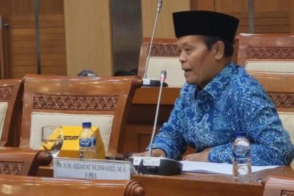 Raker di Komisi VIII DPR soal Haji dengan Menag, HNW Apresiasi Penambahan Kuota dan Prioritaskan Lansia