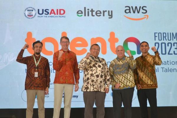 Forum hasil kolaborasi antara Amazon Web Services (AWS), USAID, dan Elitery ini juga menjadi ajang untuk mempromosikan dan membahas strategi end-to-end dalam menghubungkan antara talenta muda siap kerja di industri kreatif digital.