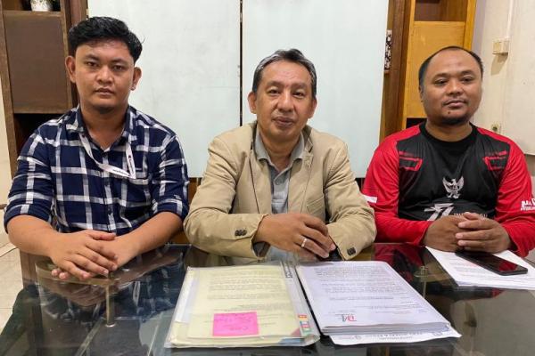Dua Petani Tebu asal Bandar Lampung mengaku dirugikan oleh perusahaan yang bergerak dibidang produksi gula.