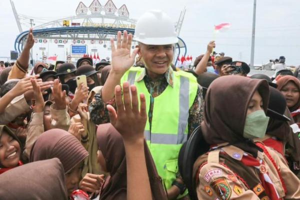 Bacapres 2024 dari PDI-P Ganjar Pranowo menyebutkan, siapapun yang bakal terpilih menjadi presiden di 2024 harus melanjutkan program Jalan Tol Trans Sumatera yang dimulai Presiden Jokowi.